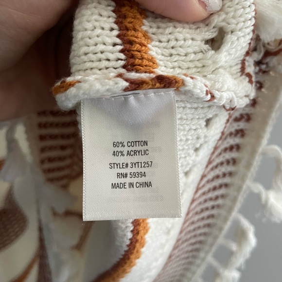 BRAND NEW! Crochet tank top with cute frill detail on the bottom! - Picture 5 of 6